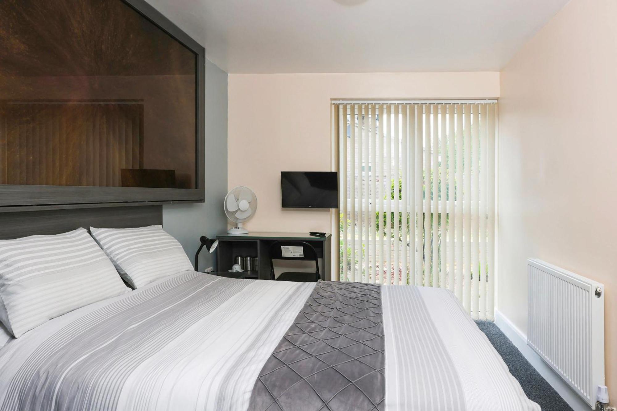 Oyo Honeycroft Lodge Uxbridge Exteriör bild